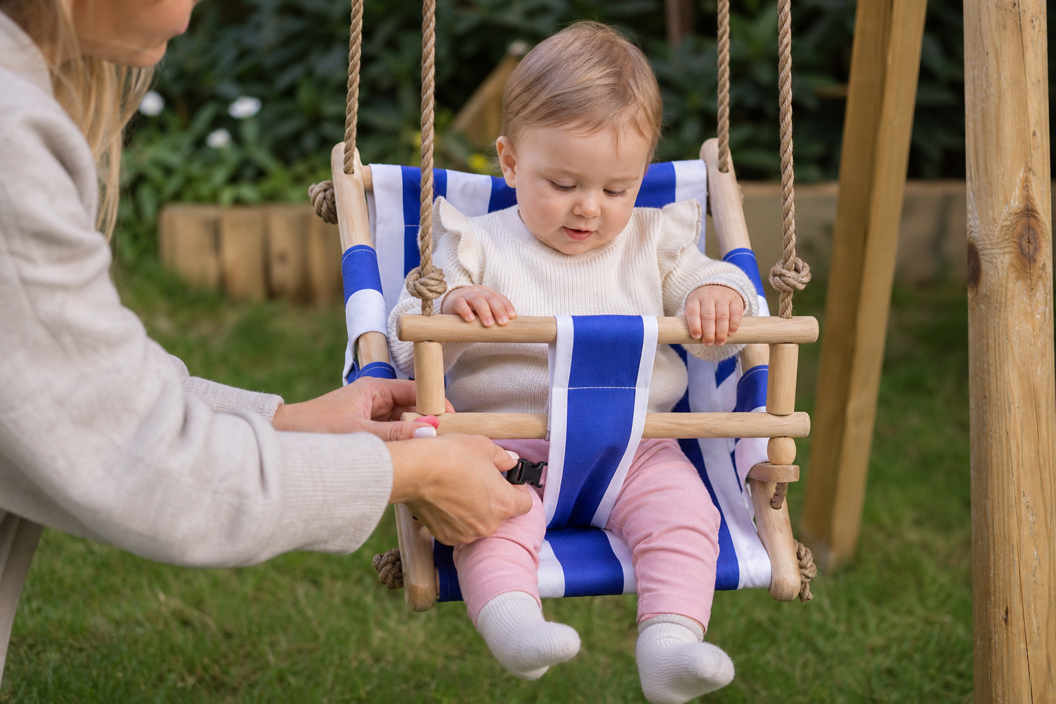 babyschommel hout: praktische toepassing van Babyschommel met veiligheidsgordel blauw